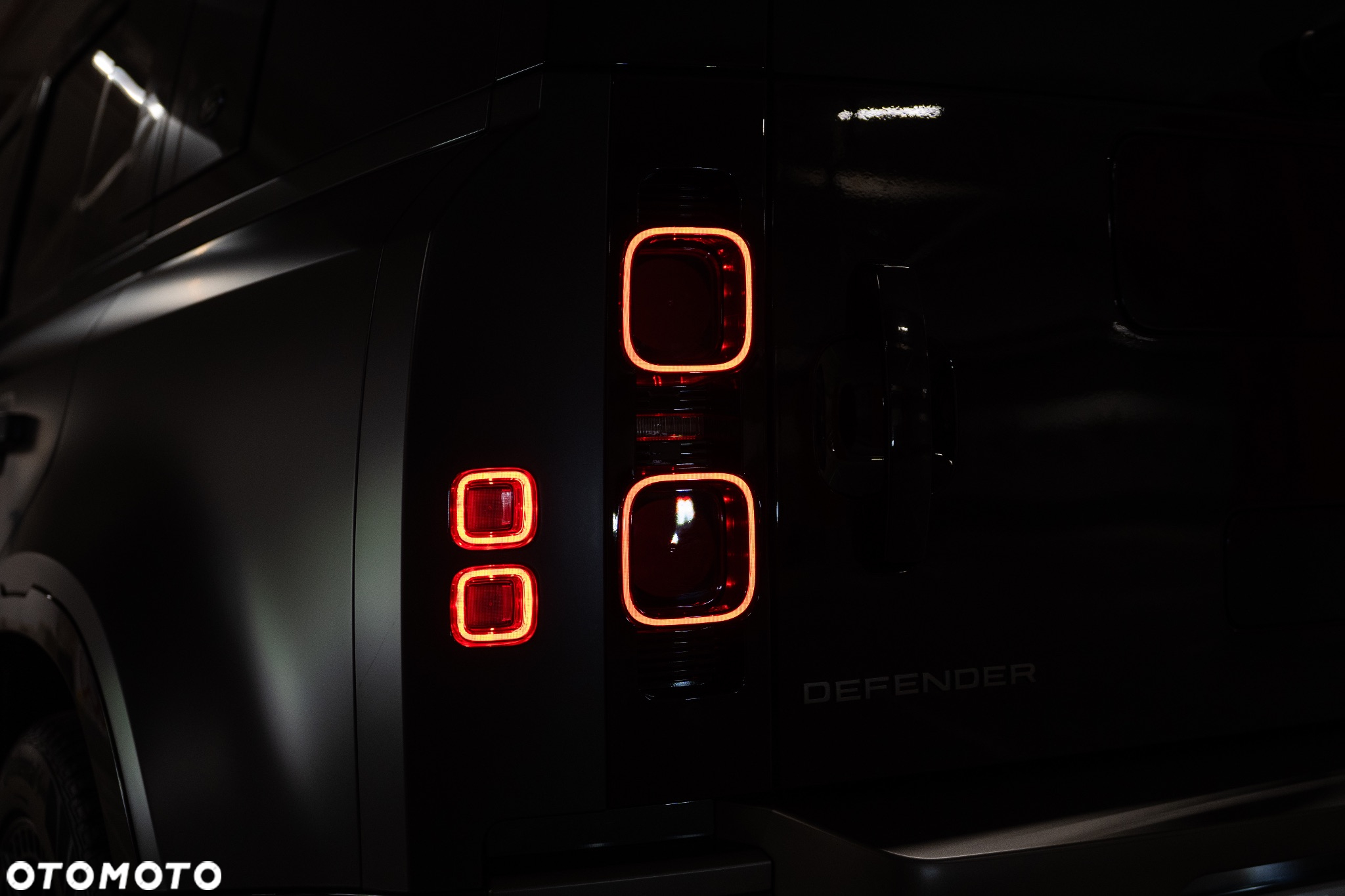 Land Rover Defender - 21