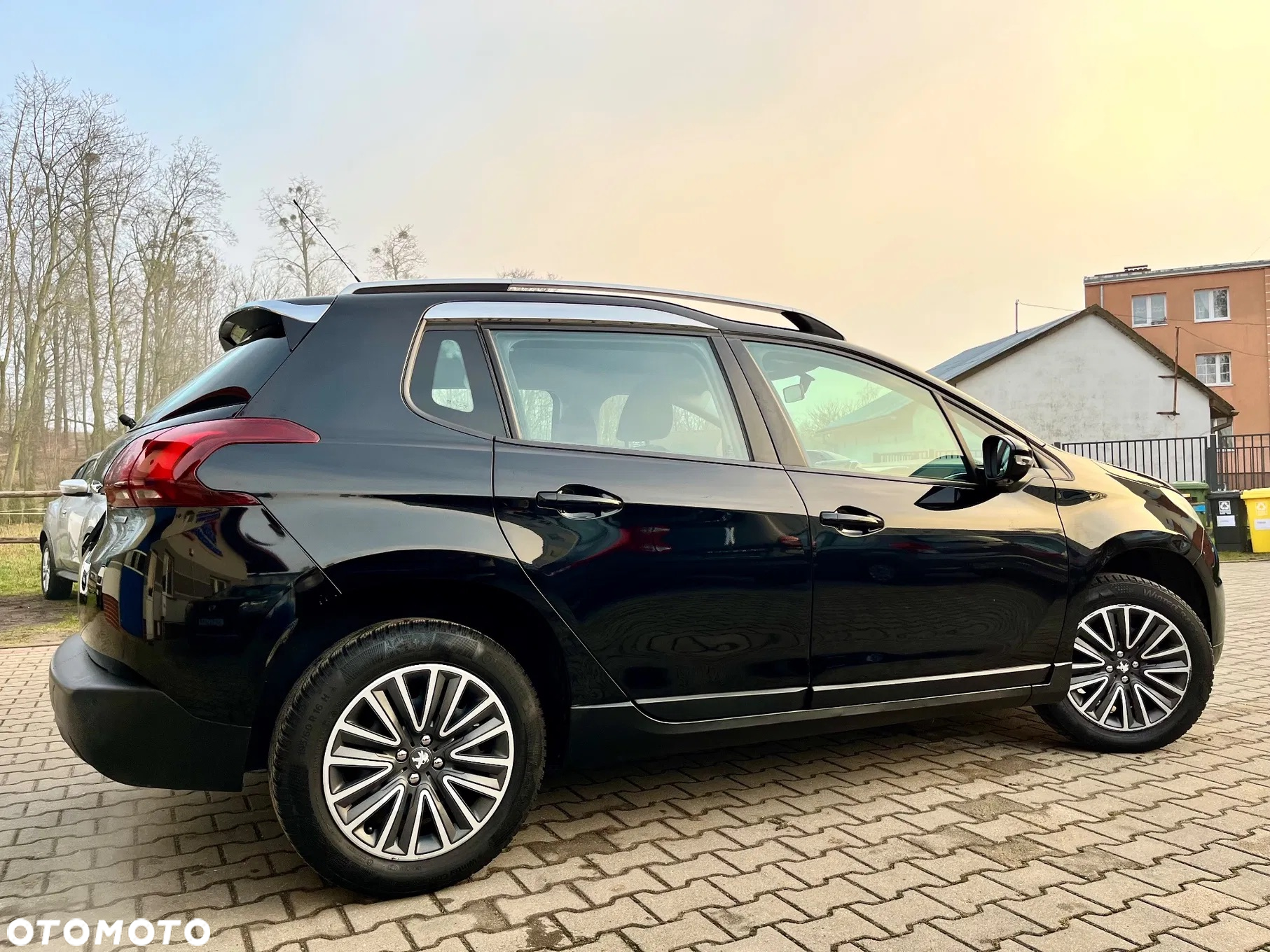 Peugeot 2008 1.2 Pure Tech Style S&S - 4