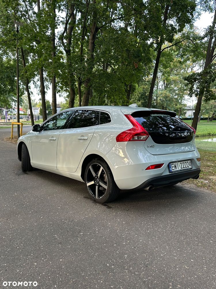 Volvo V40 T3 R-Design Momentum - 29