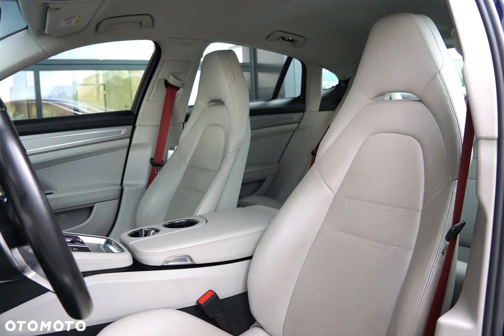 Porsche Panamera 4 - 18