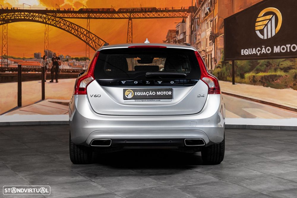 Volvo V60 2.0 D4 Summum - 4