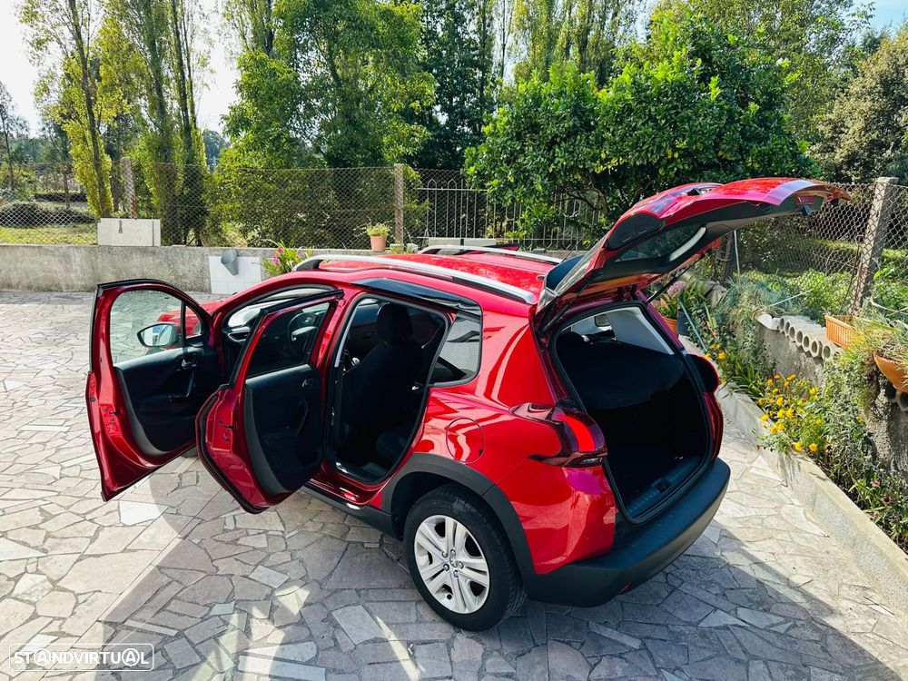 Peugeot 2008 1.2 PureTech Signature - 4