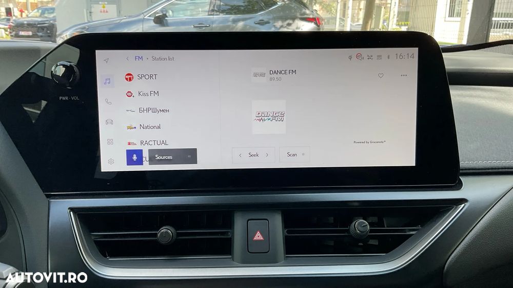 Lexus UX 300h AWD CVT HEV Business - 23