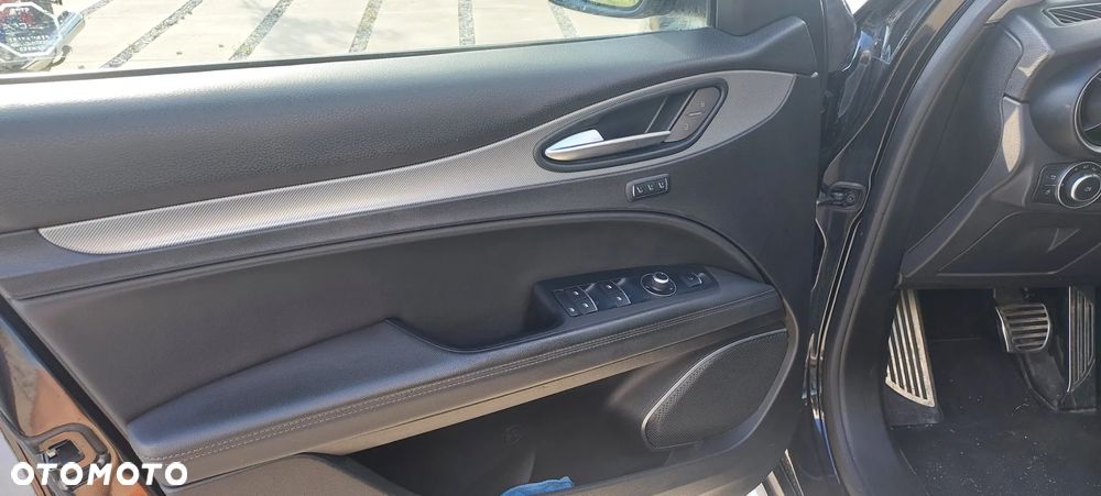 Alfa Romeo Stelvio - 18