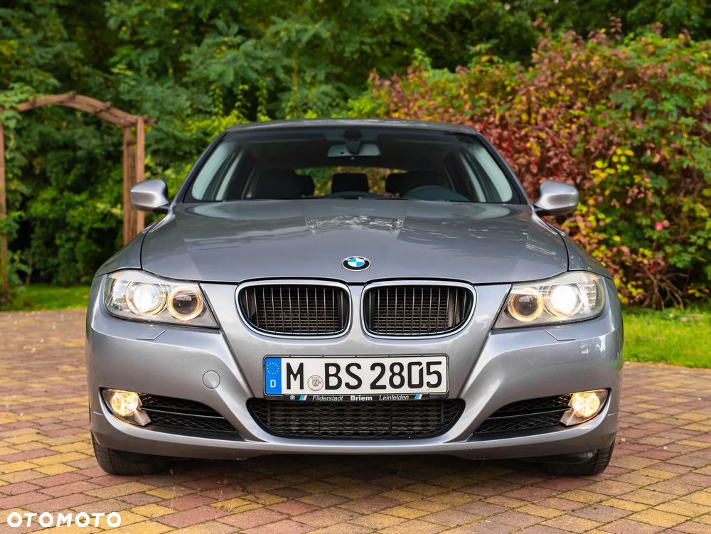 BMW Seria 3 318d DPF Touring - 11