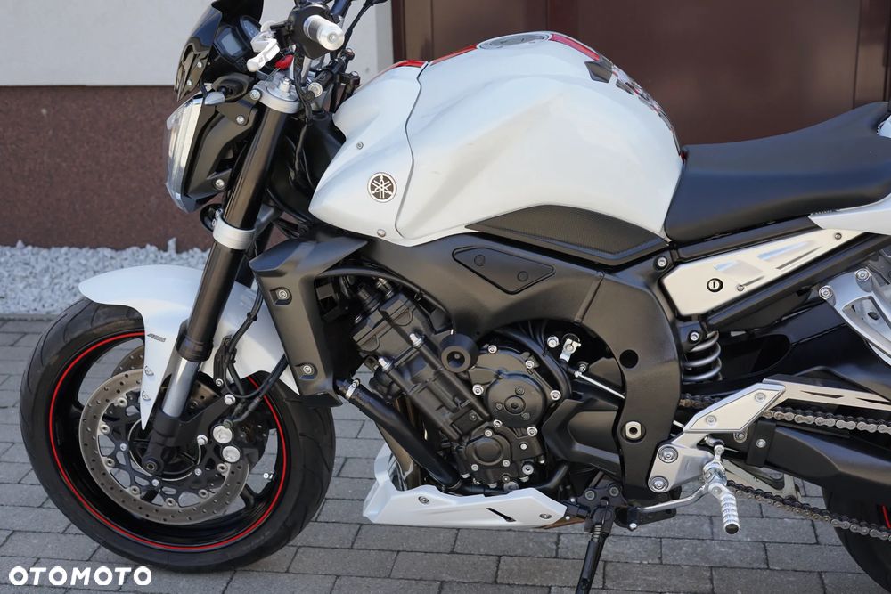 Yamaha FZ - 28