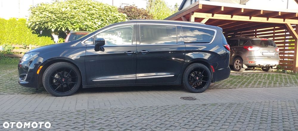 Chrysler Pacifica - 13