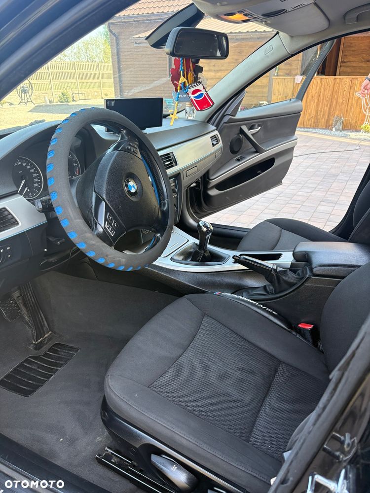 BMW Seria 3 320i - 9