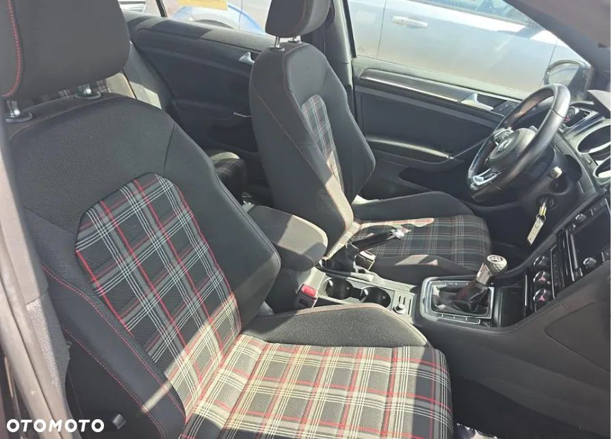 Volkswagen Golf - 9