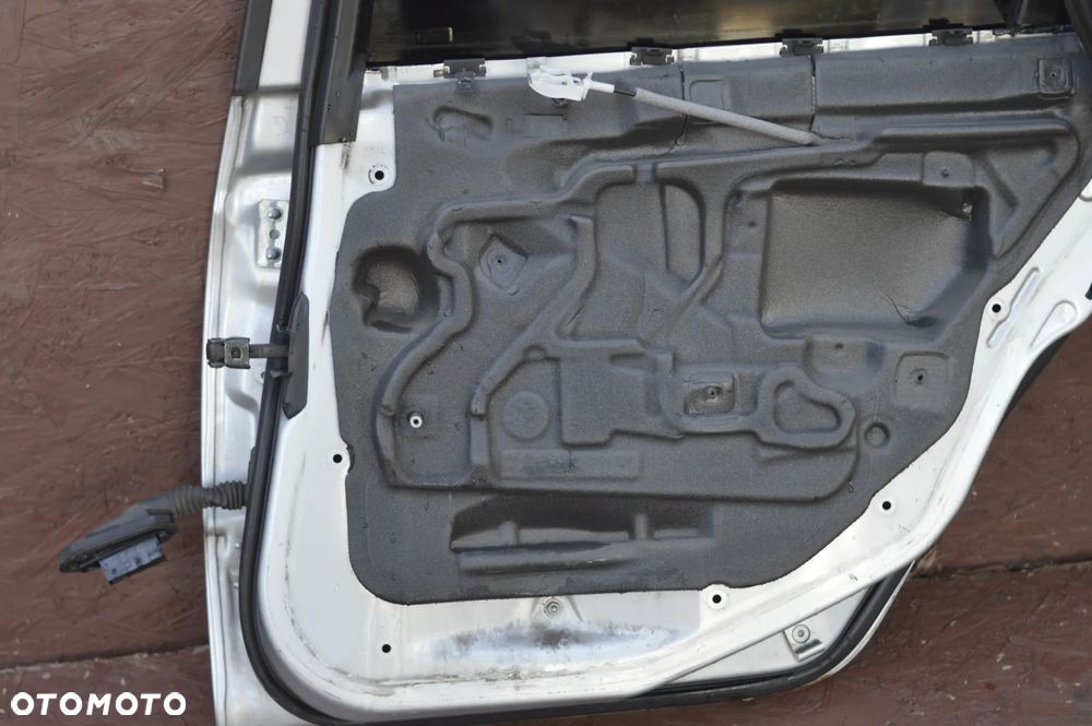 BMW E46 SEDAN ORYGINALNE KOMPLETNE DRZWI TYŁ LEWE / PRAWE W KOLORZE TITANSILBER 354/7 O NR.  41 52 7 034 153 / 41 52 8 240 075 /  41 52 7 034 154 / 41 52 8 240 076 OEM W DOBRYM STANIE - 27