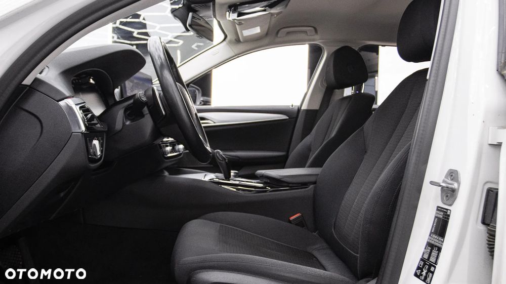 BMW Seria 5 520d xDrive mHEV - 19