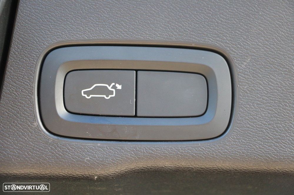 Volvo XC 60 2.0 T8 PHEV R-Design AWD - 14