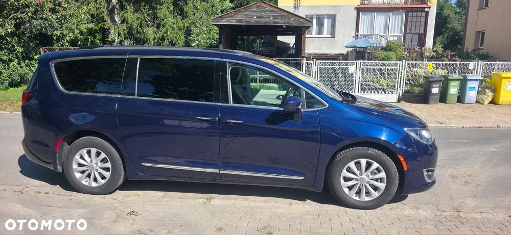 Chrysler Pacifica - 4