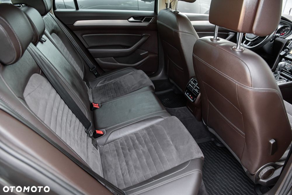 Volkswagen Passat Variant 2.0 TDI SCR DSG Highline - 32