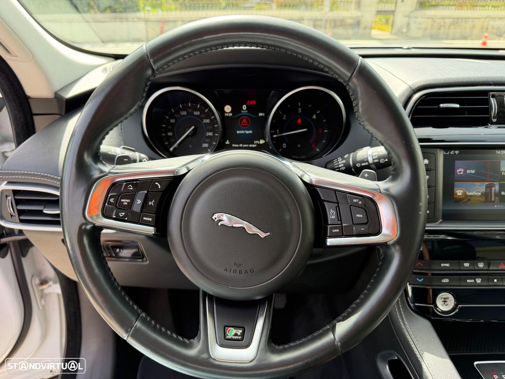 Jaguar F-Pace 20d Aut. R-Sport - 30