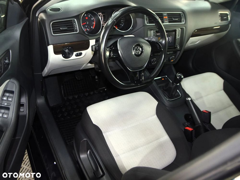 Volkswagen Jetta - 15