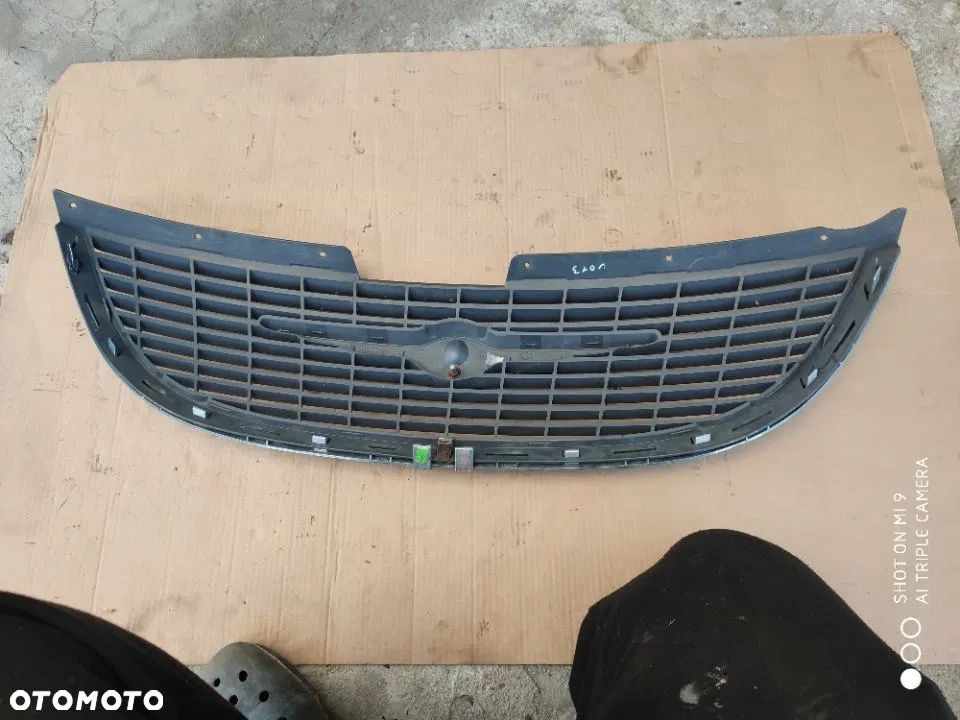 grill atrapa chrysler voyager iv - 2