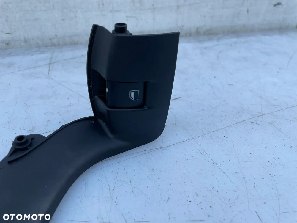 UCHWYT PODŁOKIETNIKA PRZEŁĄCZNIK PRAWY PRZÓD AUDI A3 8P 3D 8P3959522 - 3