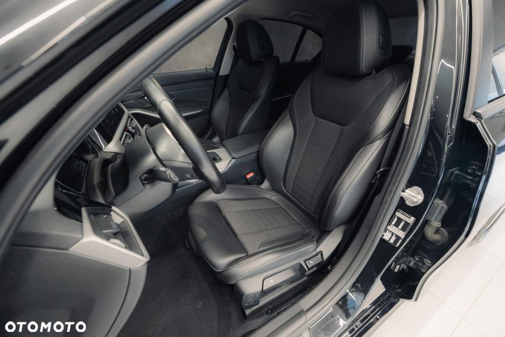 BMW Seria 3 330i Advantage - 13
