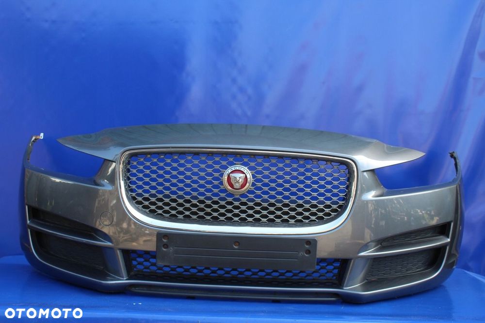 Atrapa chłodnicy grill znaczek emblemat stan BDB OE Jaguar XE X760 - 6