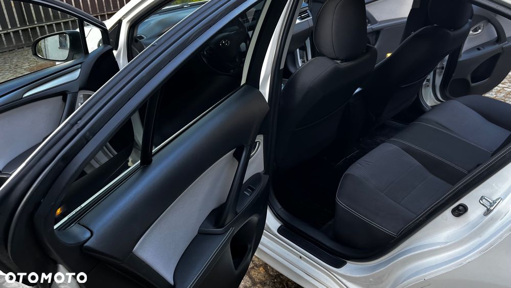 Toyota Avensis 2.0 D-4D Premium - 8