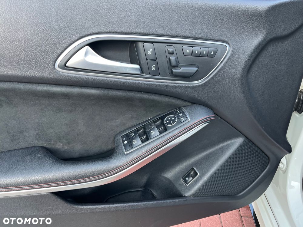 Mercedes-Benz CLA 200 CDI 7G-DCT AMG Line - 22