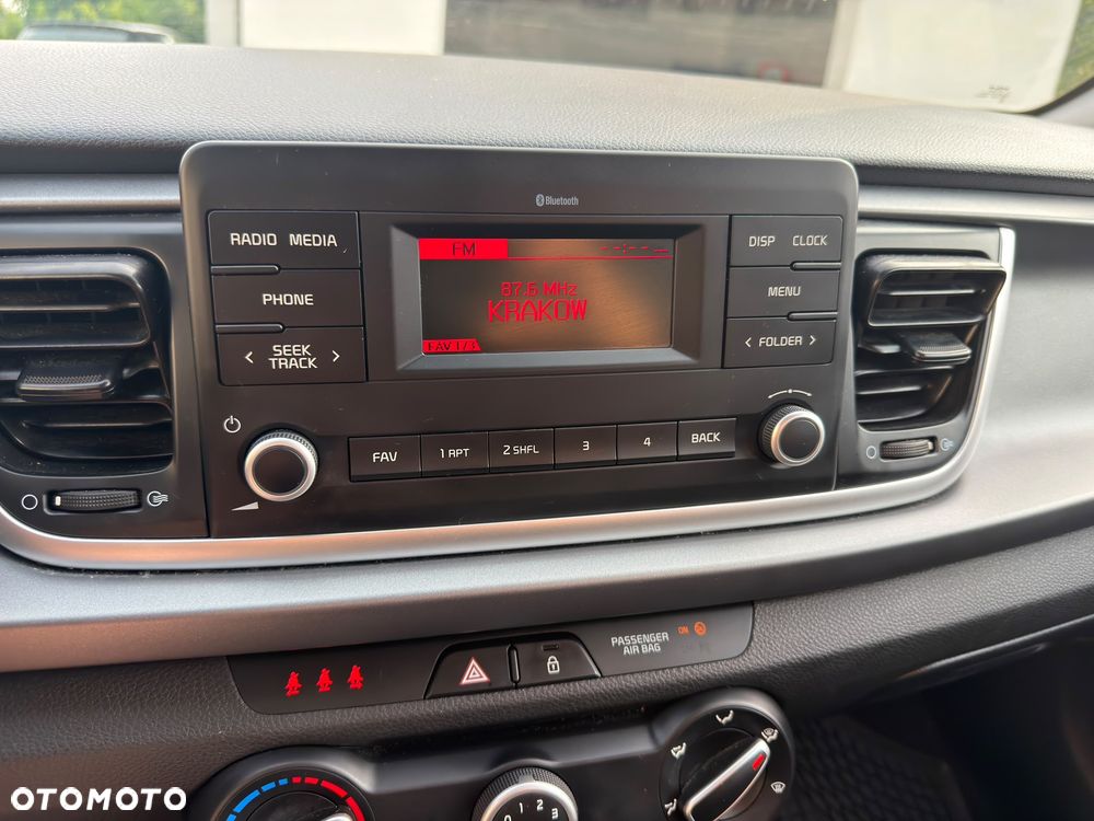 Kia Rio - 11
