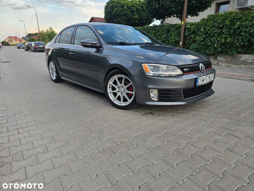 Volkswagen Jetta 2.0 TSI Highline - 1