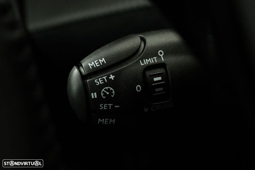 Peugeot 2008 1.2 Allure - 17