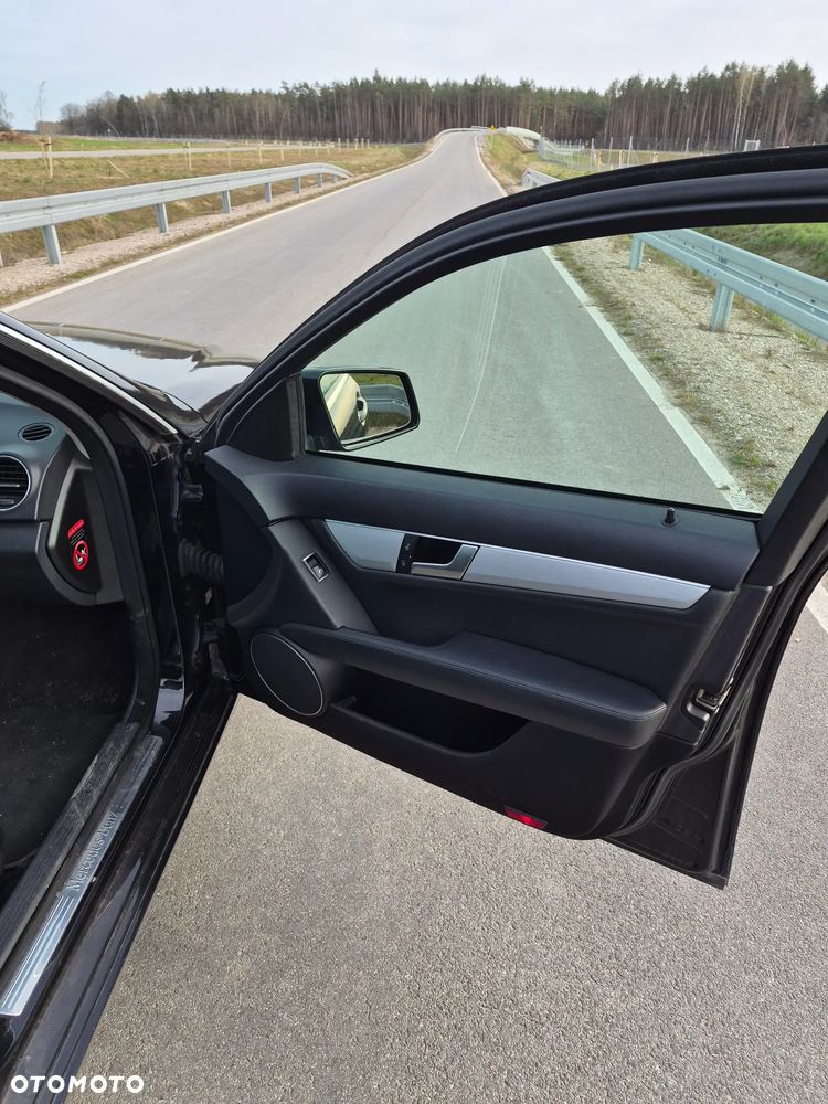 Mercedes-Benz Klasa C 300 CDI DPF 4Matic (BlueEFFICIENCY) 7G-TRONIC Elegance - 8