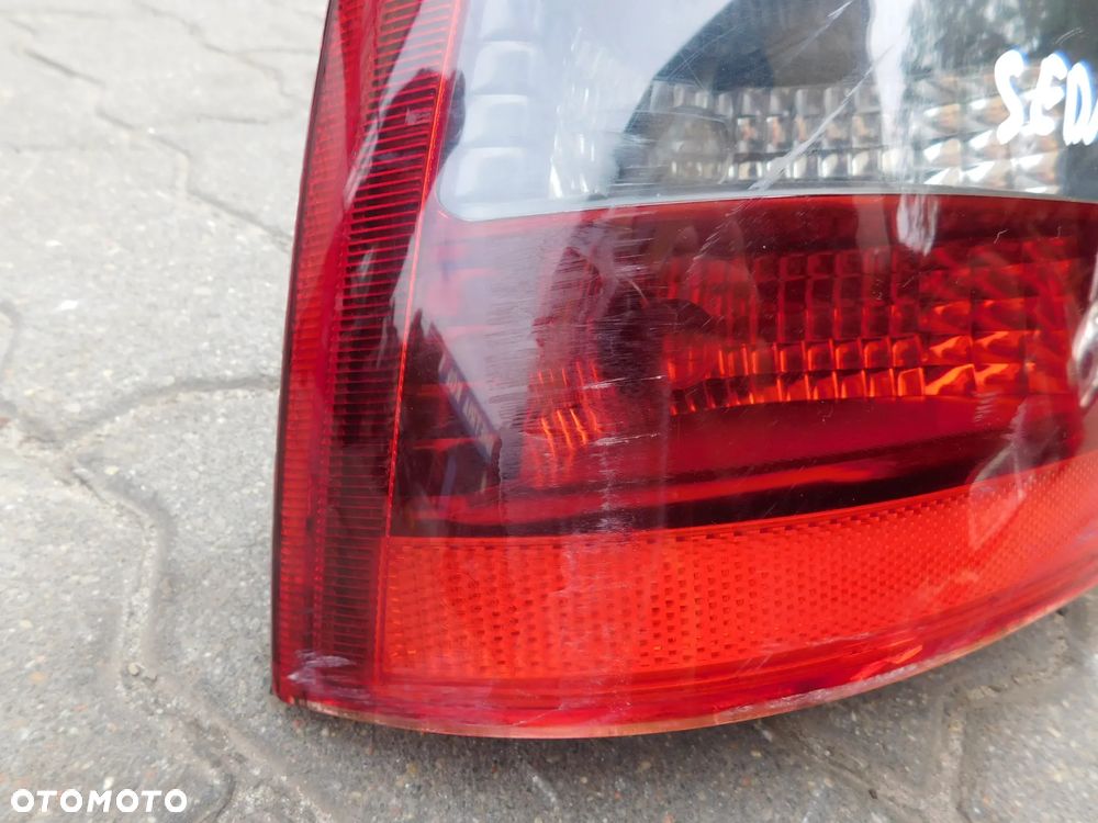 lampa lewa prawa tył OPEL ASTRA II sedan coupe cabrio CIEMNA - 4