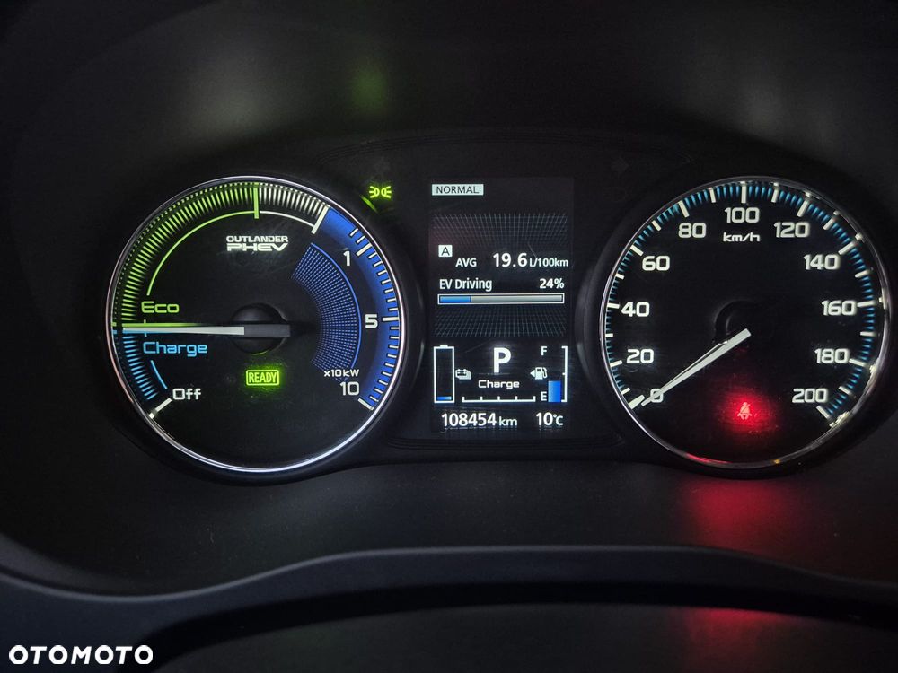 Mitsubishi Outlander - 13