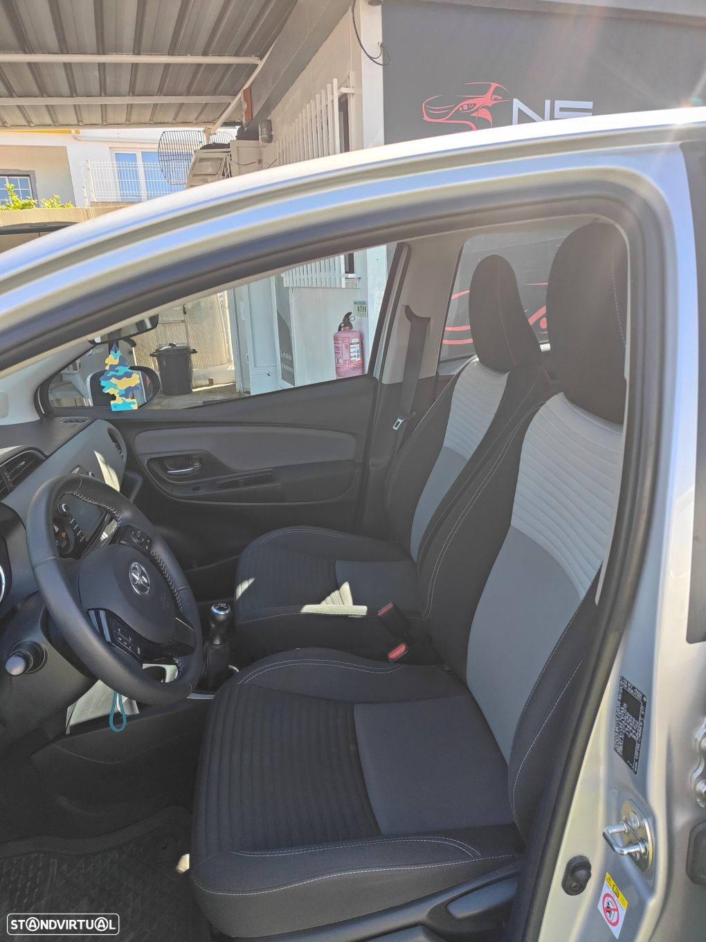 Toyota Yaris 1.0 VVT-i 20 Anos - 8