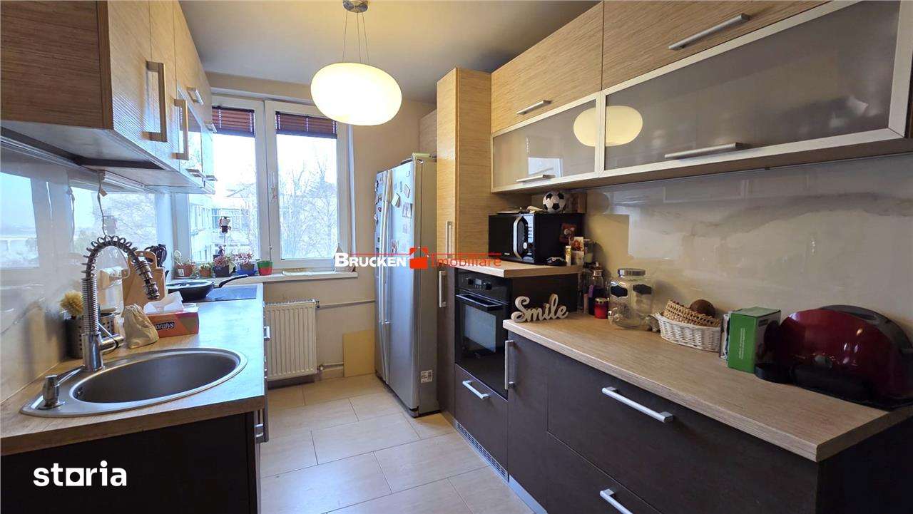 Apartament 4 camere | 76 mp utili | Etaj IV | Vedere spre Cris — fotografia 3