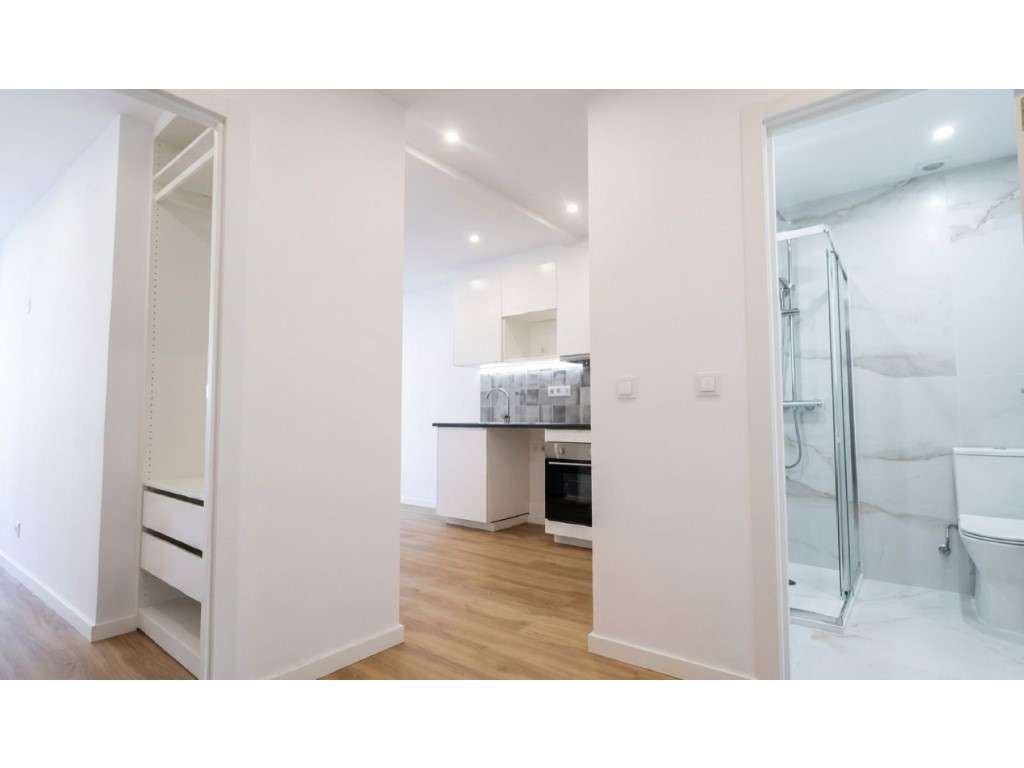 T2 Remodelado | Luminoso | Excelente Localização em Odivelas - Grande imagem: 2/11