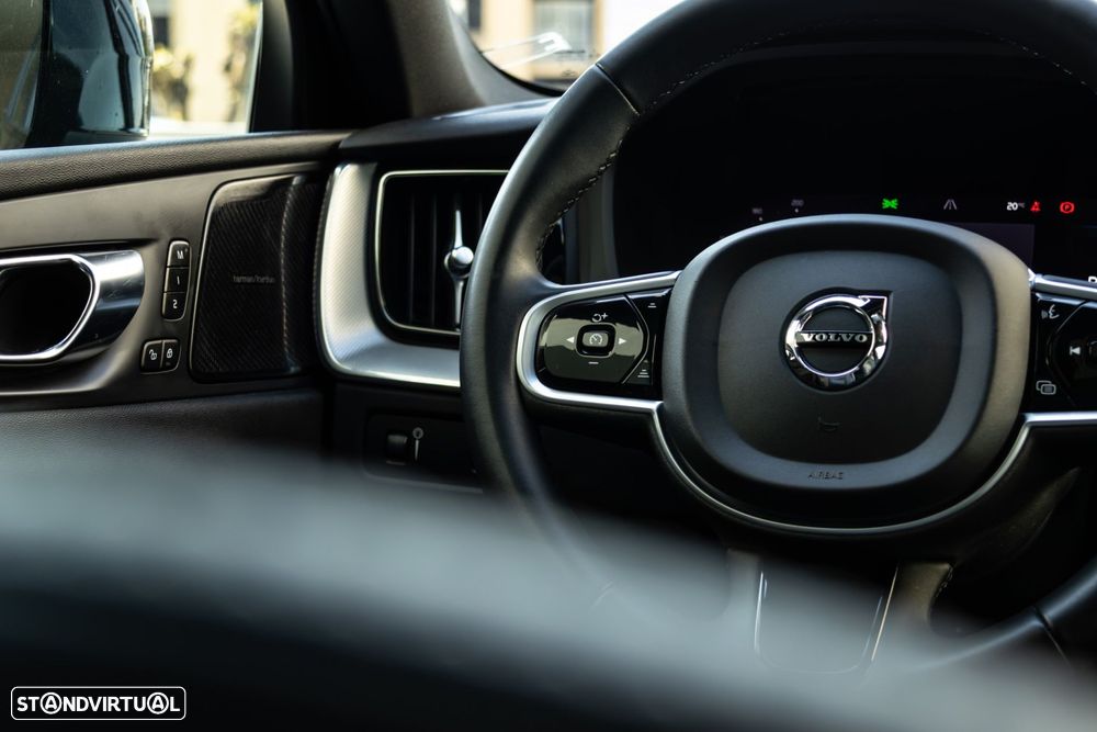 Volvo XC 60 2.0 B4 R-Design Geartronic - 15