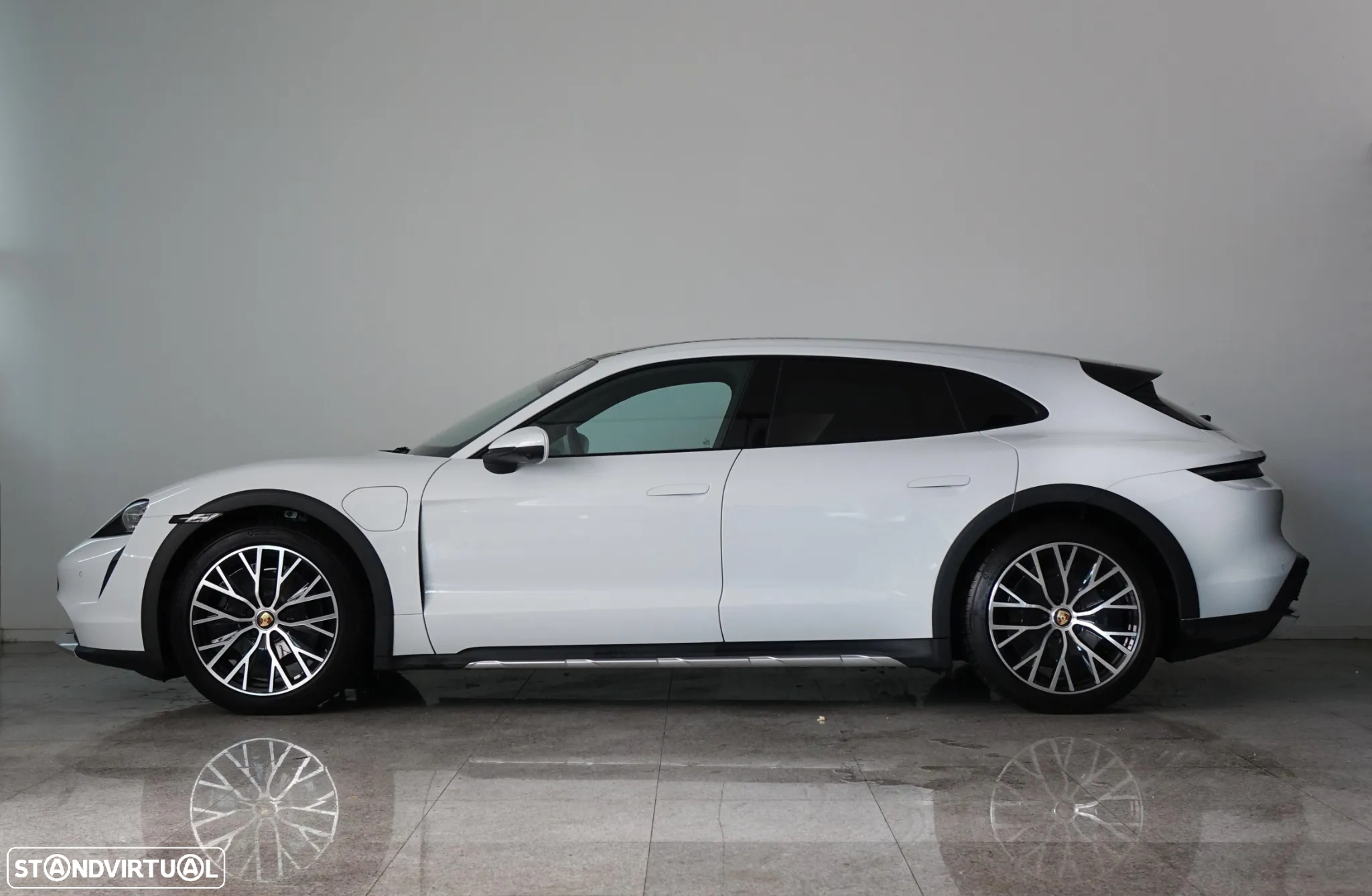 Porsche Taycan Cross Turismo 4 - 2