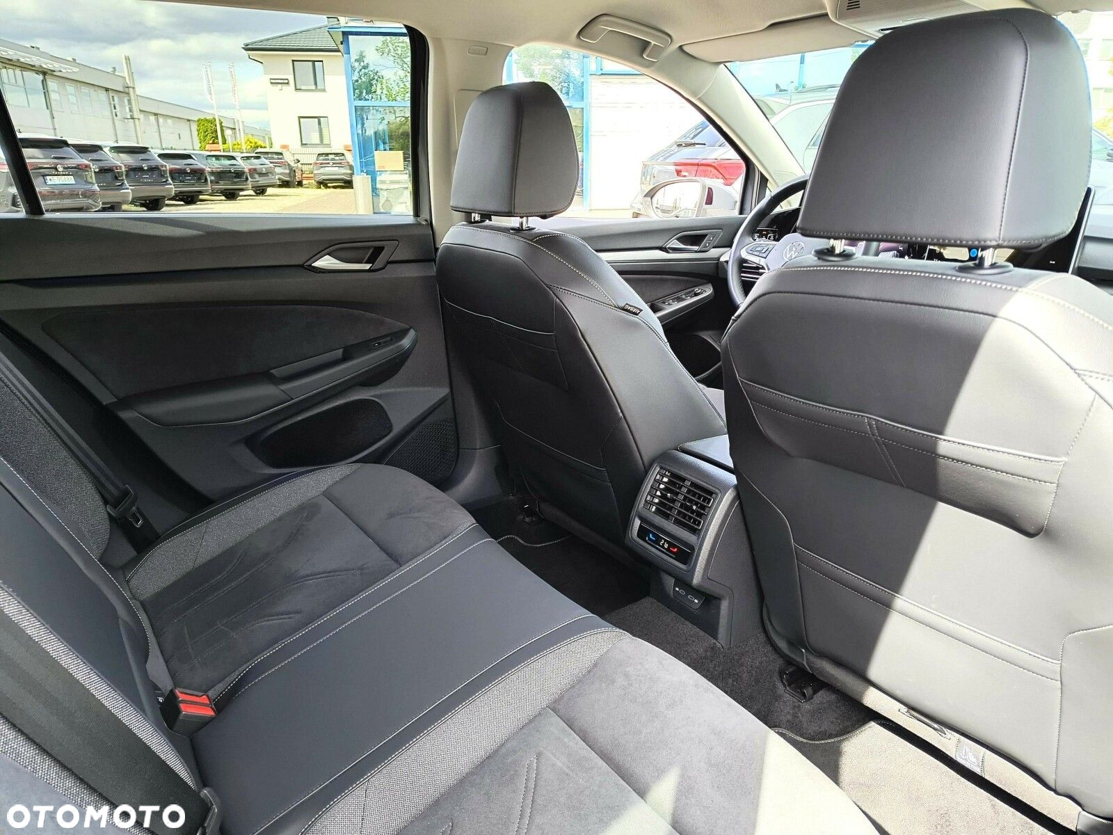 Volkswagen Golf - 25