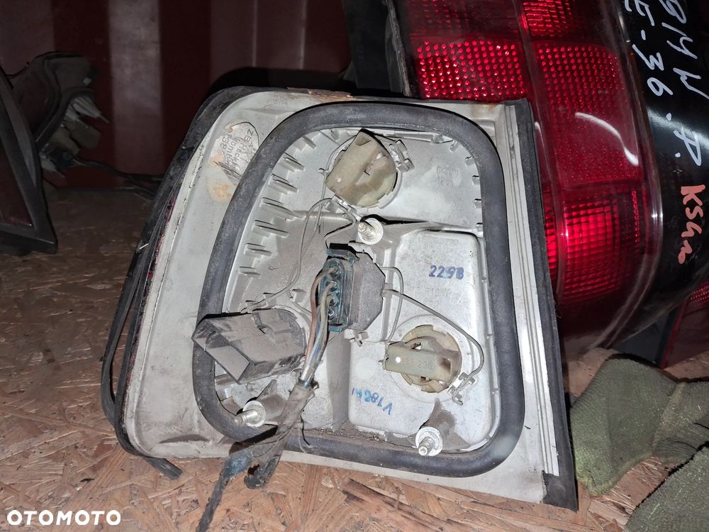 LAMPA TYLNA PRAWA BMW E34 - 2