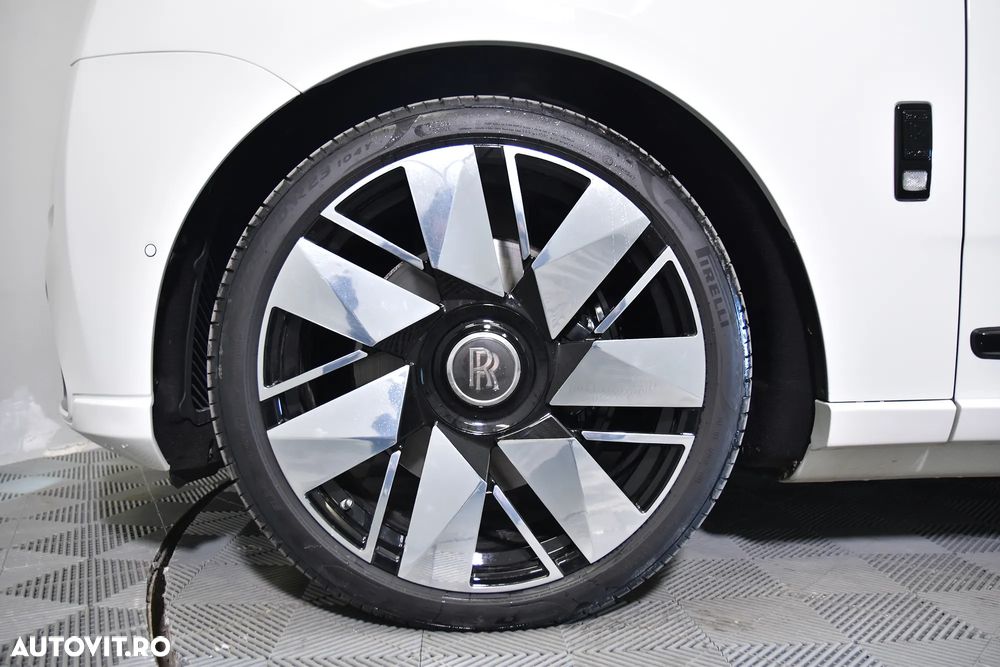 Rolls-Royce Cullinan - 13