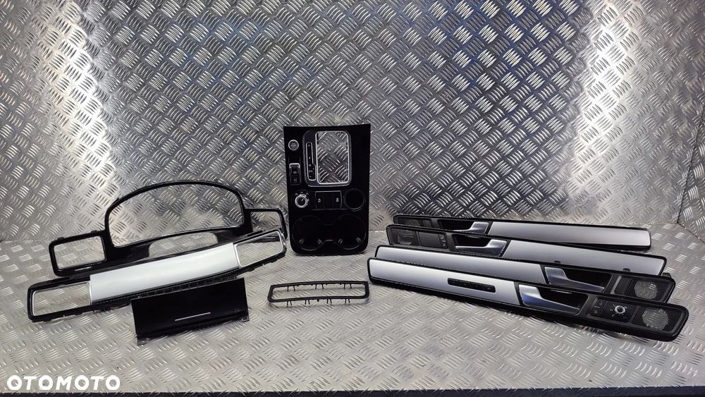 VW TOUAREG 7P 10-18R DEKORY LISTWY OZDOBNE DRZWI KOMPLET RAMKI CZARNE ZE SREBRNYM 7P6858602 ENGINE - 1