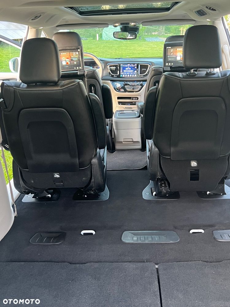 Chrysler Pacifica - 11