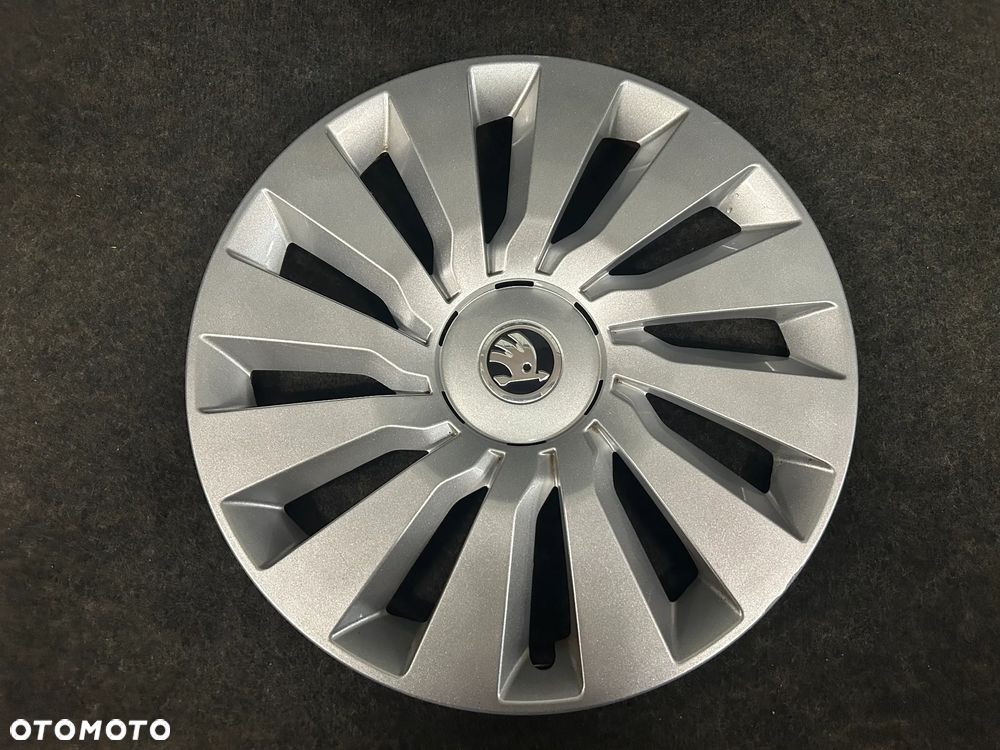 Oryginalny kołpak Skoda Octavia III 16 cali 1szt. 5E0601147G - 1