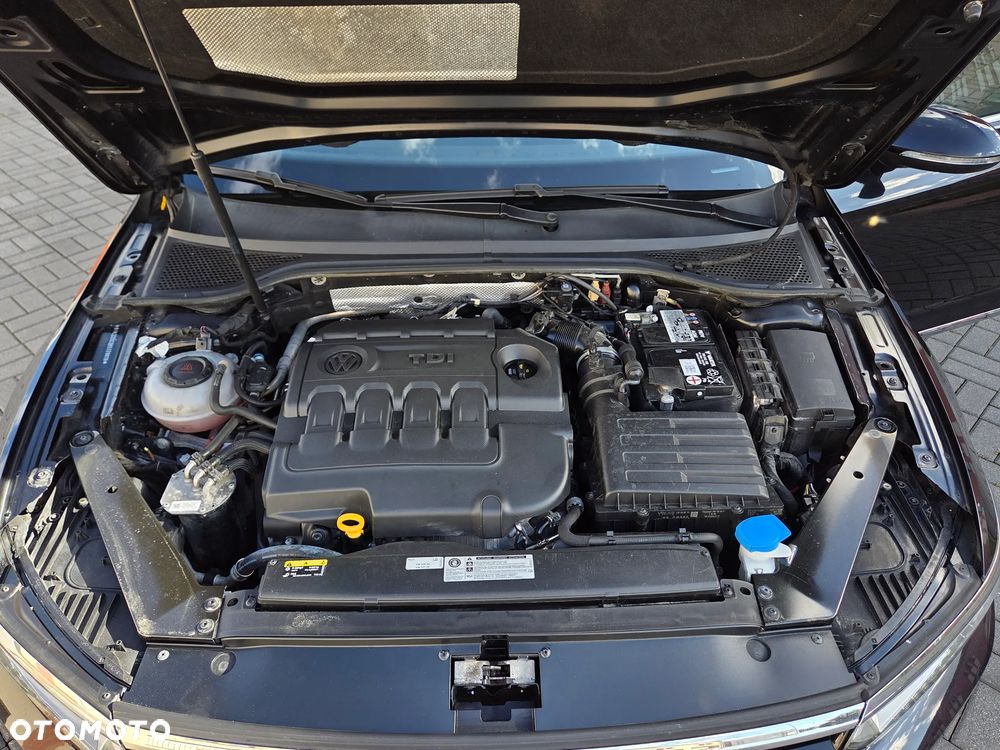 Volkswagen Passat 2.0 TDI SCR DSG Highline - 37