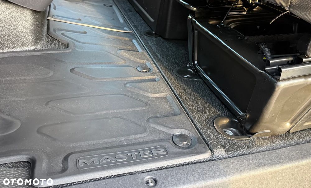 Renault MASTER L3H2 MAXI WZMOCNIONY Zawieszenie poduszki pneumatyczne! MOCNY SILNIK 2.3DCI Rozrząd na ŁAŃCUCHU, Pełna zabudowa paki, Zawiasy drzwi tył 270' DMC3.5t Duża ładowność 1228Kg, HAK 2.5t, Homologacja VAT-1, Parktroniki, Minibar, Stolik EasyLife, Lustro WideView, Oświetlenie LED, Nawigacja, Tempomat, Halogeny, Pakiet Chrom Design, Szare wnętrze, Pełen SERWIS ASO RENAULT!! - 6