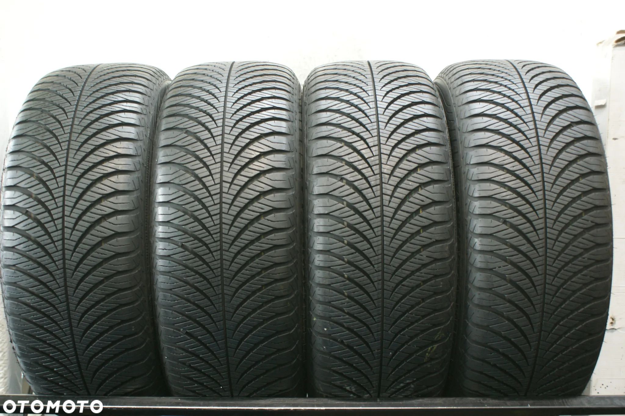 całoroczne 215/55R17 GOODYEAR VECTOR 4SEASONS G2 7,9mm 2023r B1959 - 1
