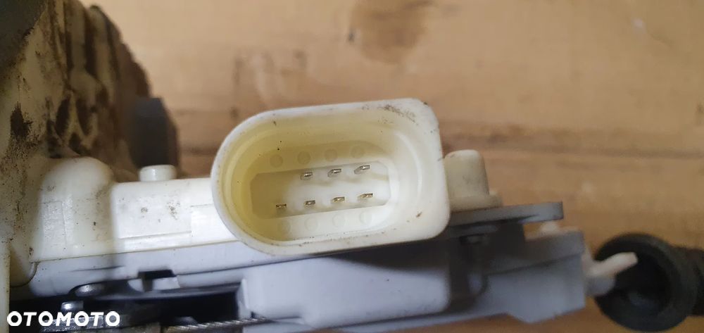 Zamek drzwi prawy tył tylny VW Passat B6 3C4839016A - 4