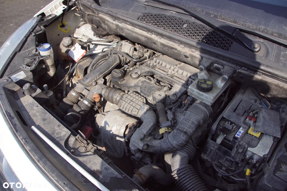 Auto na części - Peugeot Partner II Tepee Lift 1.6 HDI 99 KM BH02 20ET23 EWP 2016R Silnik Skrzynia Drzwi Błotnik Zderzak Lampa Lusterko Szyba Klamka Deska Kokpit Sterownik Moduł Czujnik Licznik Panel Kierownica - 19