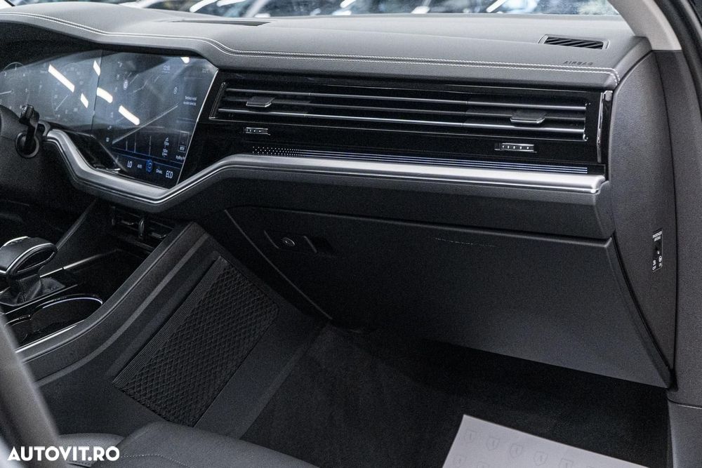 Volkswagen Touareg V6 TDI 4MOTION Elegance - 28