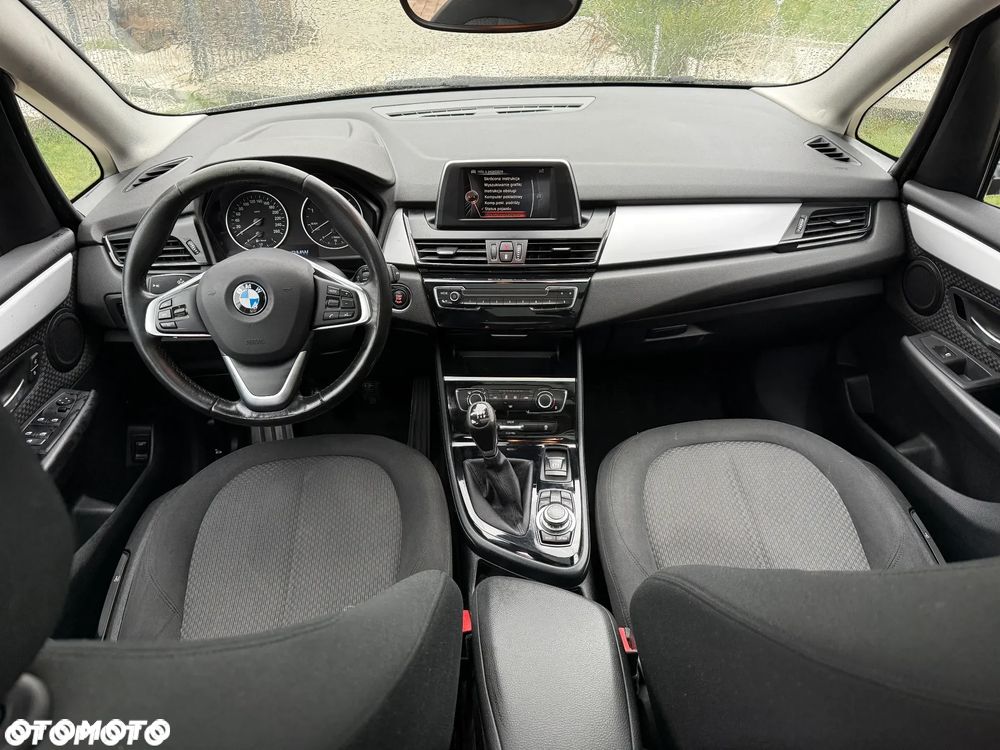 BMW Seria 2 216d Sport Line - 11